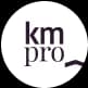 Logo von km pro mit stilisiertem Winkelzeichen